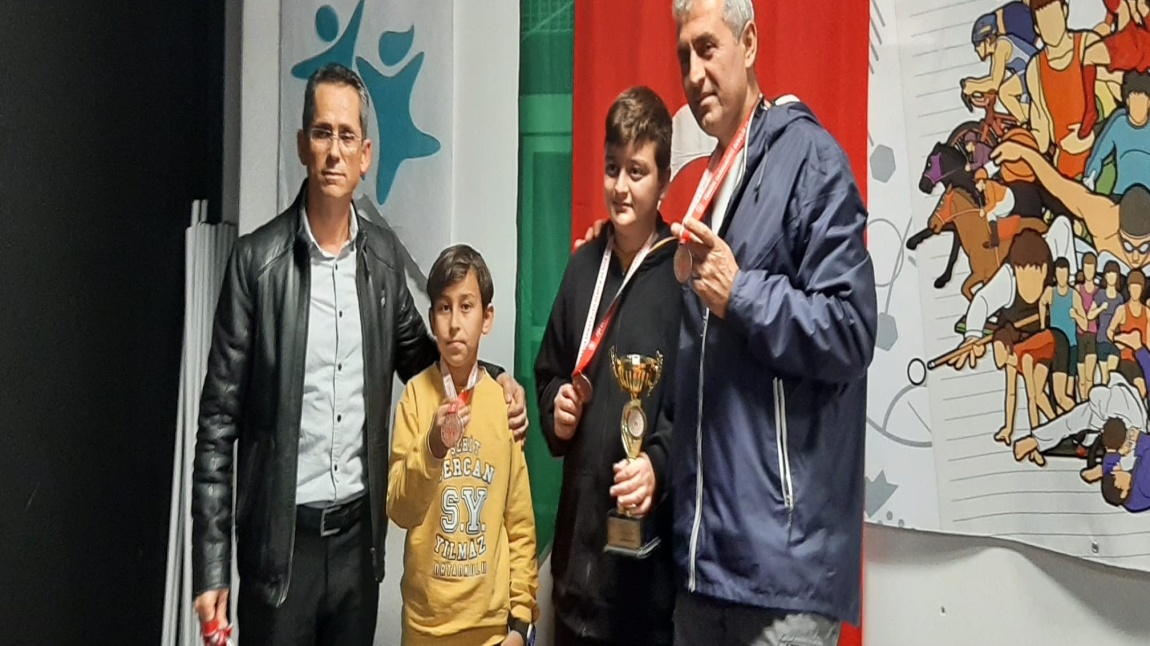 Okulumuz Masa Tenisi Takımı Okullar Arası Adana 4 üncüsü oldu..